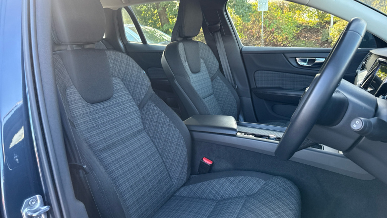 Volvo V60 2.0 B3P Momentum 5dr Auto [7 speed] Petrol Estate